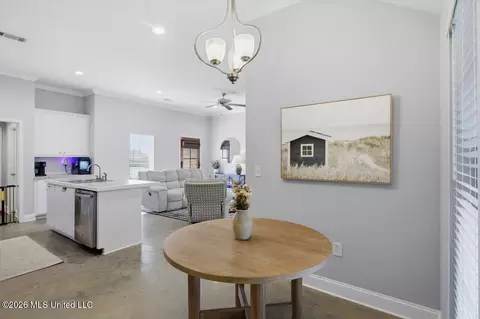 Entry Way - 1402 Victoria Ln, Brandon, MS 39042 photo 3 of 3