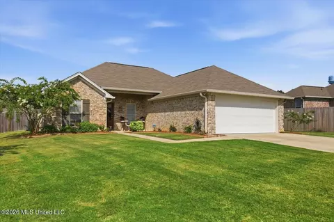 Exterior - 1402 Victoria Ln, Brandon, MS 39042 photo 2 of 6