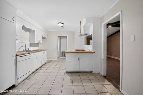 Kitchen - 185 Monaco Ct, Jackson, MS 39204 photo 1 of 2