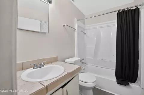 Bath - 185 Monaco Ct, Jackson, MS 39204 photo 3 of 3