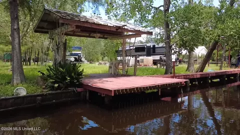 5025 Oak Ln, Bay Saint Louis, MS 39520