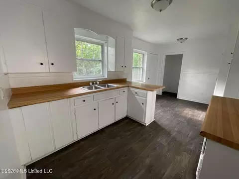 1922 Shamrock Dr, Jackson, MS 39204 photo 9