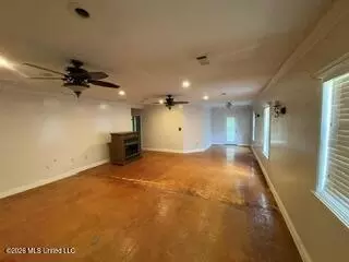 Living - 4897 Alcorn Rd, Lorman, MS 39096 photo 2 of 4