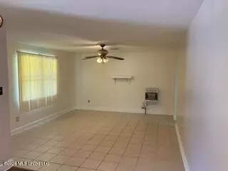 Living - 4897 Alcorn Rd, Lorman, MS 39096 photo 3 of 4