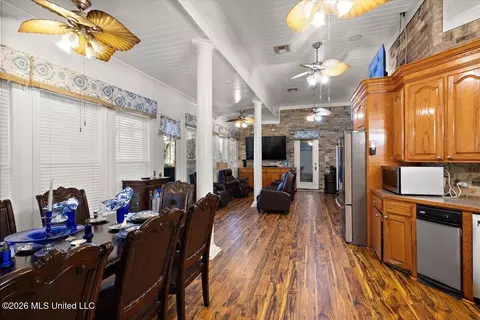Dining - 219 Sunset Cir, Madison, MS 39110 photo 4 of 4