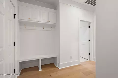 Entry Way - 420 Aurora Cir, Canton, MS 39046 photo 5 of 6