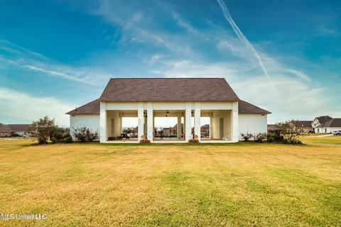 420 Aurora Cir, Canton, MS 39046 photo 4