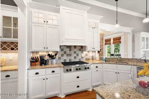 Kitchen - 612 Prosperity Pl, Brandon, MS 39042 photo 3 of 4