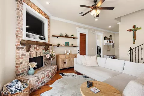 Living - 612 Prosperity Pl, Brandon, MS 39042 photo 2 of 2