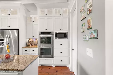 Kitchen - 612 Prosperity Pl, Brandon, MS 39042 photo 4 of 4