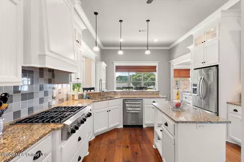 Kitchen - 612 Prosperity Pl, Brandon, MS 39042 photo 2 of 4