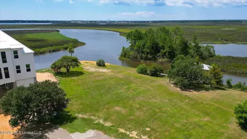 314 Puunani Pl, Diamondhead, MS 39525