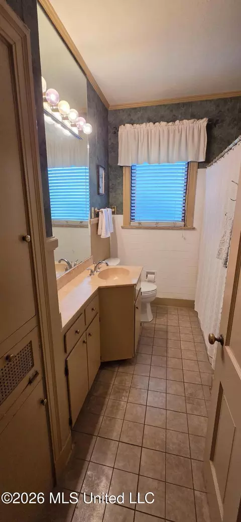 Bath - 1055 Manship St, Jackson, MS 39202 photo 1 of 1