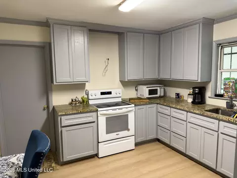 2704 Hillside Dr, Jackson, MS 39204 photo 2