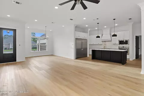 Living - 620 Old Savannah Dr, Long Beach, MS 39560 photo 3 of 4