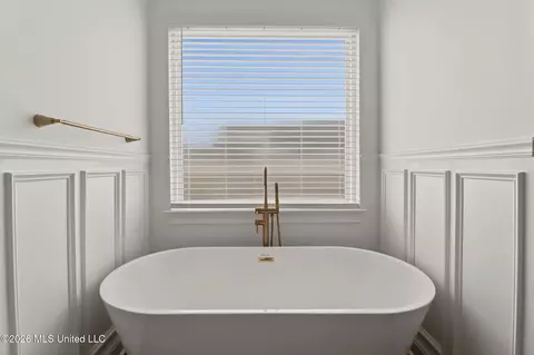 Bath - 620 Old Savannah Dr, Long Beach, MS 39560 photo 2 of 9