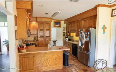 Kitchen - 2004 Brookstone Pl, Brandon, MS 39042 photo 2 of 2
