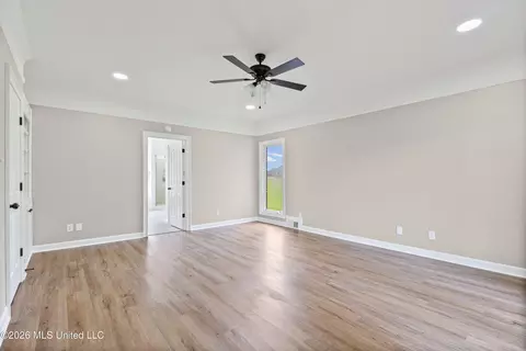 Living - 1890 Green Village Dr, Hernando, MS 38632 photo 3 of 5