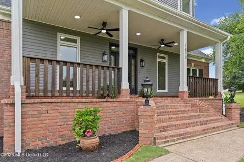 Exterior - 1890 Green Village Dr, Hernando, MS 38632 photo 5 of 8