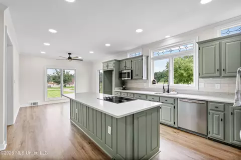 Kitchen - 1890 Green Village Dr, Hernando, MS 38632 photo 1 of 4