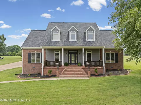 Exterior - 1890 Green Village Dr, Hernando, MS 38632 photo 4 of 8