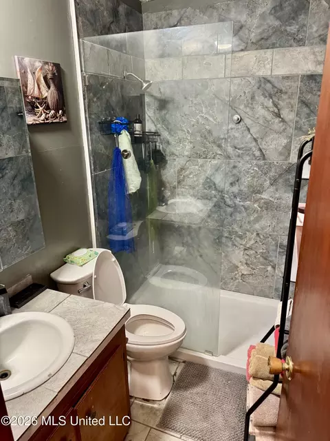 Bath - 102 Chatwin St, Kosciusko, MS 39090 photo 1 of 2