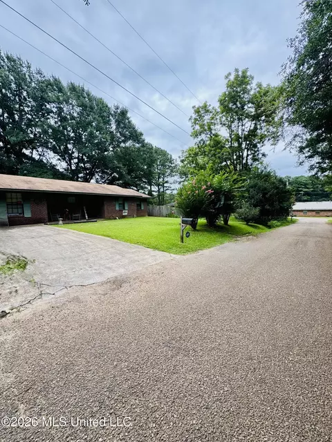 Exterior - 102 Chatwin St, Kosciusko, MS 39090 photo 2 of 4