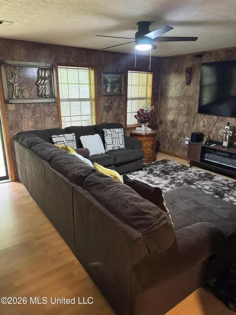 Living - 102 Chatwin St, Kosciusko, MS 39090 photo 1 of 1