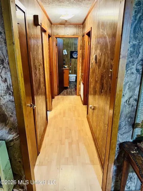 Entry Way - 102 Chatwin St, Kosciusko, MS 39090 photo 1 of 1