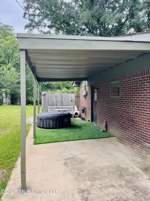 Exterior - 102 Chatwin St, Kosciusko, MS 39090 photo 3 of 4