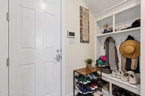 Entry Way - 6763 W Sunrise Loop, Olive Branch, MS 38654 photo 2 of 2