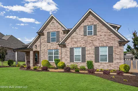 Exterior - 6763 W Sunrise Loop, Olive Branch, MS 38654 photo 2 of 7