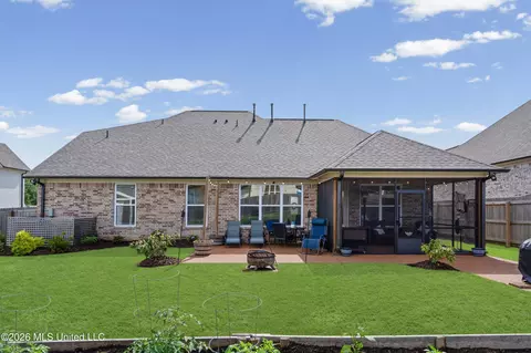 Exterior - 6763 W Sunrise Loop, Olive Branch, MS 38654 photo 6 of 7