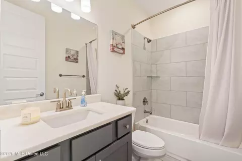 Bath - 6763 W Sunrise Loop, Olive Branch, MS 38654 photo 1 of 4