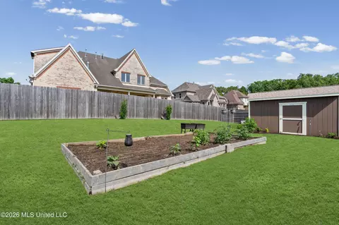 Exterior - 6763 W Sunrise Loop, Olive Branch, MS 38654 photo 5 of 7