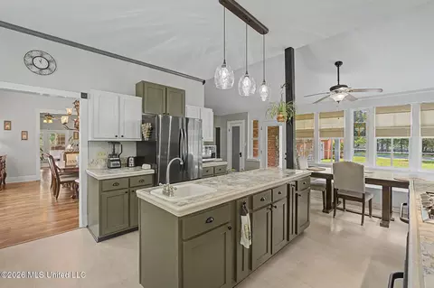 Kitchen - 8911 W Commerce St, Hernando, MS 38632 photo 5 of 7