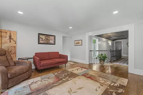 Entry Way - 8911 W Commerce St, Hernando, MS 38632 photo 2 of 8