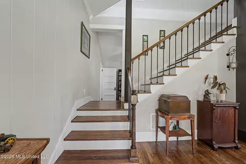 Entry Way - 8911 W Commerce St, Hernando, MS 38632 photo 5 of 8