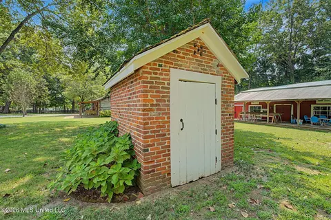 Exterior - 8911 W Commerce St, Hernando, MS 38632 photo 25 of 31