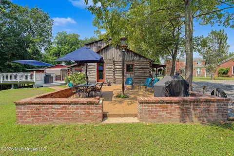 Exterior - 8911 W Commerce St, Hernando, MS 38632 photo 17 of 31