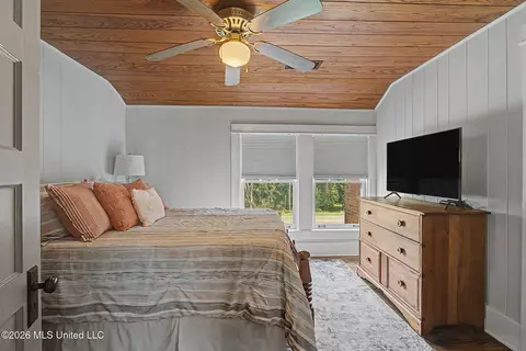 Bedroom - 8911 W Commerce St, Hernando, MS 38632 photo 5 of 7
