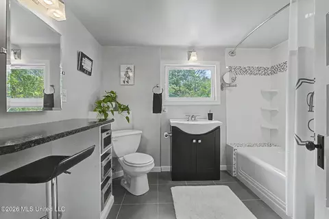 Bath - 8911 W Commerce St, Hernando, MS 38632 photo 2 of 7