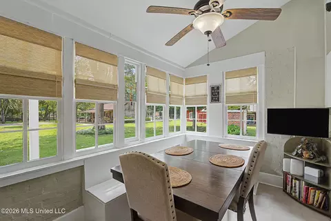 Dining - 8911 W Commerce St, Hernando, MS 38632 photo 2 of 4
