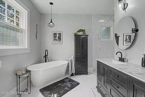 Bath - 8911 W Commerce St, Hernando, MS 38632 photo 6 of 7