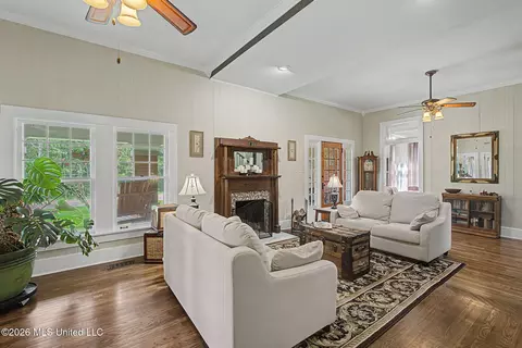 Living - 8911 W Commerce St, Hernando, MS 38632 photo 1 of 3