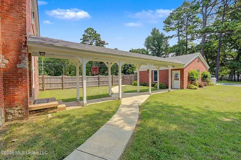 Exterior - 8911 W Commerce St, Hernando, MS 38632 photo 23 of 31