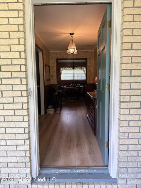 Entry Way - 513 Charles St, Brookhaven, MS 39601 photo 1 of 3