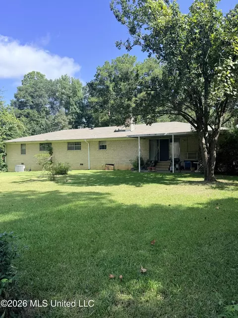 Exterior - 513 Charles St, Brookhaven, MS 39601 photo 2 of 5