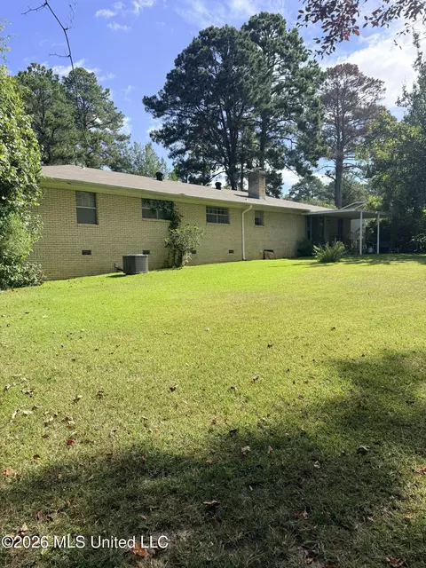 Exterior - 513 Charles St, Brookhaven, MS 39601 photo 4 of 5