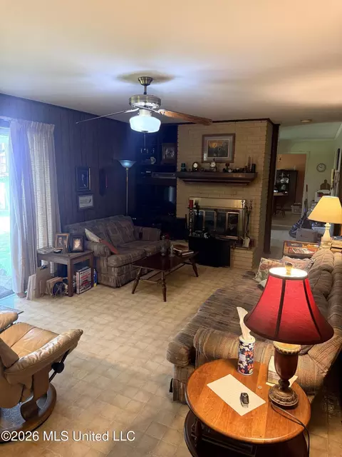 Living - 513 Charles St, Brookhaven, MS 39601 photo 1 of 1